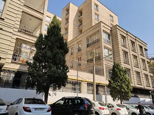 ساختمان ستاد مرکزی دانشگاه علوم پزشکی آزاد اسلامی تهران