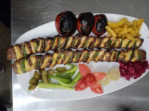 رستوران کاج سبز