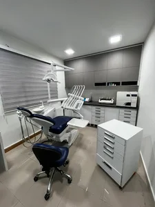 مطب دکتر شقایق اردلان (دندانپزشک)