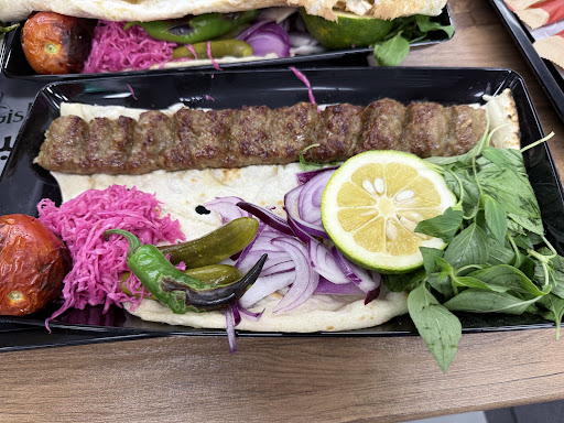 گشنیز نان و کباب ایران مال