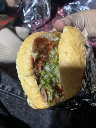 ساندویچ‌فروشی اکبر