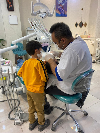 دکتر آرش محرابی متخصص ارتودنسی