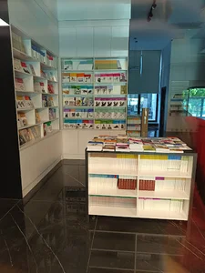 فروشگاه کتاب، انتشارات دنیای اقتصاد