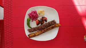 تهیه غذا امپراطور در بروجرد