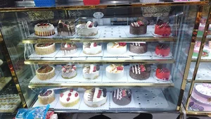 شیرینی سرای بلوط