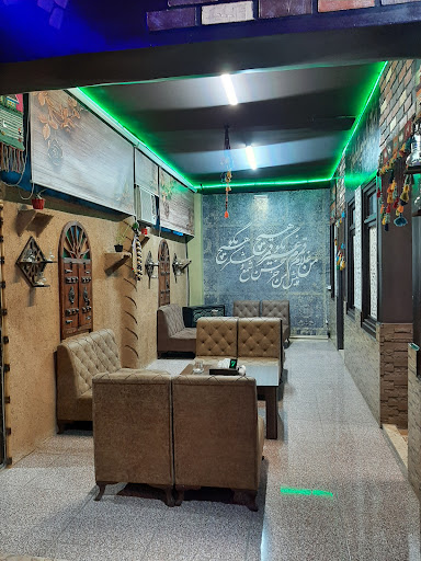 کافه رستوران سنتی هیچ