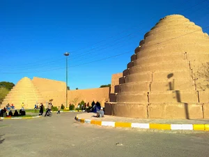 یخدان های دوقلوی تاریخی سیرجان