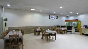 رستوران اکبر جوجه برادران کلبادی