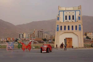 برج شیشه ارگ حکومتی اراک 3