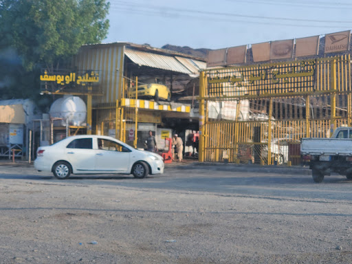 Abu Yousef scraping to buy used cars and spare parts sale