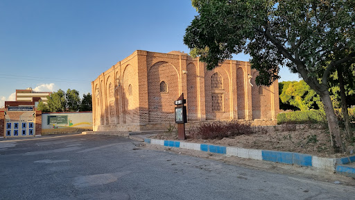 مقبره آقالار