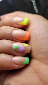 آرایشگاه چشم ارا