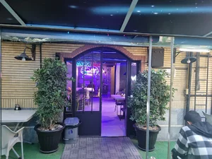 Vie cafe and restaurant