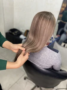 سالن زیبایی نیلوفر طلایی