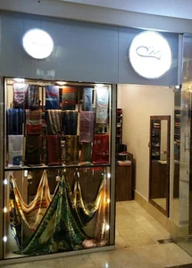witty scarf arak