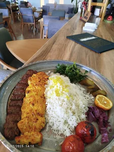 کافه رستوران چرب و چیلی