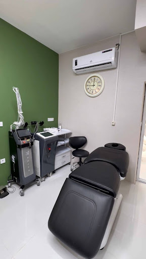 مطب دکتر مجتبی نسیمی، متخصص پوست و مو