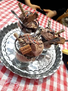 Noqteh cafe gallery