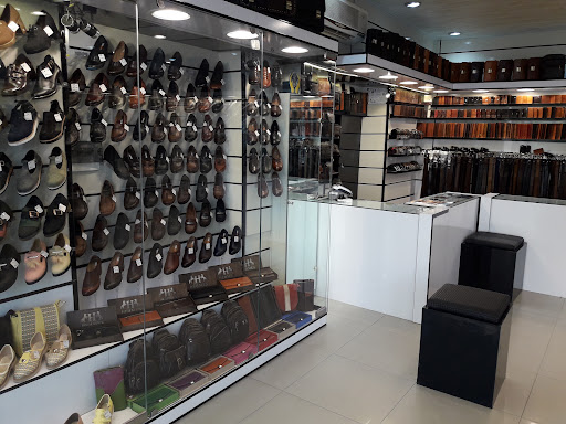 کیف و کفش آزادی