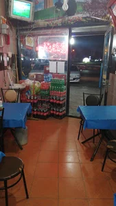 ساندویچی و پیتزا توسلی (ملا)