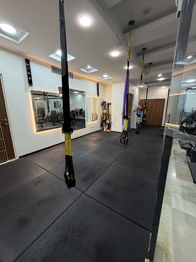باشگاه استودیو ریفورمر پیلاتس TRX