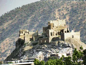 قلعه دیشموک کجاست | عکس + آدرس و هر آنچه پیش از رفتن باید بدانید - کجارو