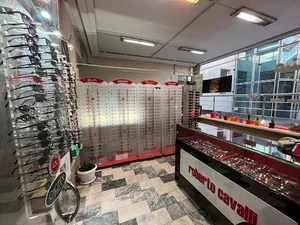 عینک سازی عمار طرف قرارداد بانکها