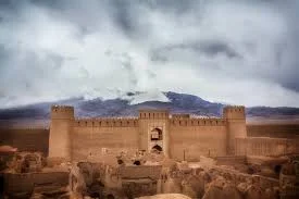 مکان یادبود قلعه بزرگ طبرک