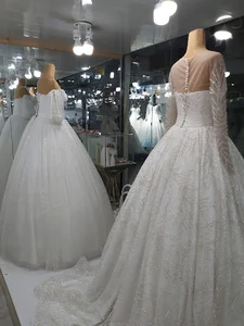 لباس عروس و دسته گل