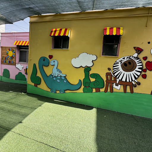 مهدکودک و پیش دبستان دوزبانه لب خندون