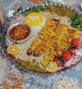 سرای سنتی تخت خان