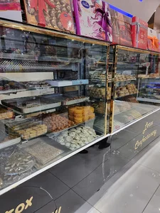 قنادی و آجیلی لروکس