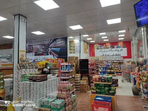 فروشگاه بزرگ مواد غذایی صادقی