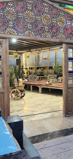 رستوران و سفره خانه سنتی مهروماه