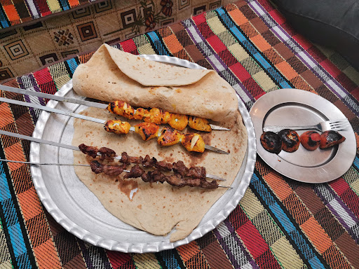 کبابی آذین