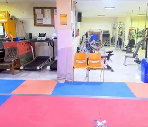 باشگاه ورزشی دلفین سفید 4