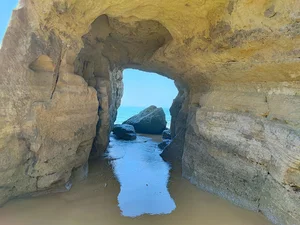 غار ساحلی پزم تیاب