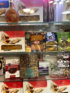 فروشگاه طلائیه شرق 4
