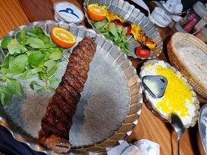 رستوران کبابی آقا روشن
