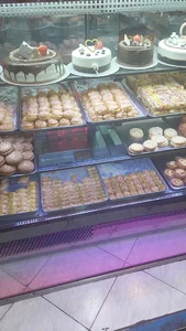 قنادی جهان نما