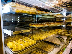 شیرینی سرای لاویش
