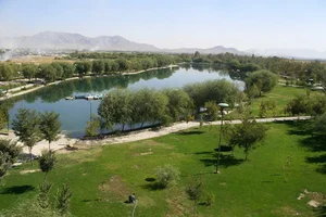 دریاچه ساحلی