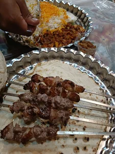 Fanoos Restaurant & Kebabs رستوران و کبابی فانوس