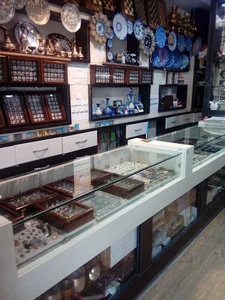 Almas Gallery
