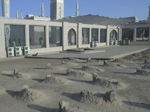 قبر المرحومه ام سيف والمرحومه ام عباس