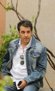 محسن چگینی - ویکی‌پدیا، دانشنامهٔ آزاد