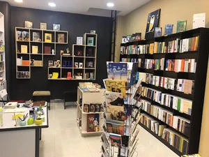 کتابفروشي شباویز قشم