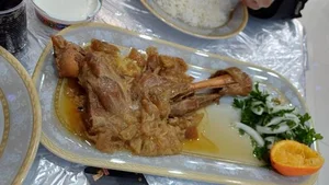 رستوران معین درباری