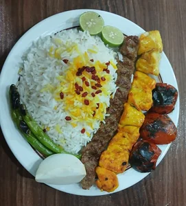 رستوران بیرون بر مهر و ماه