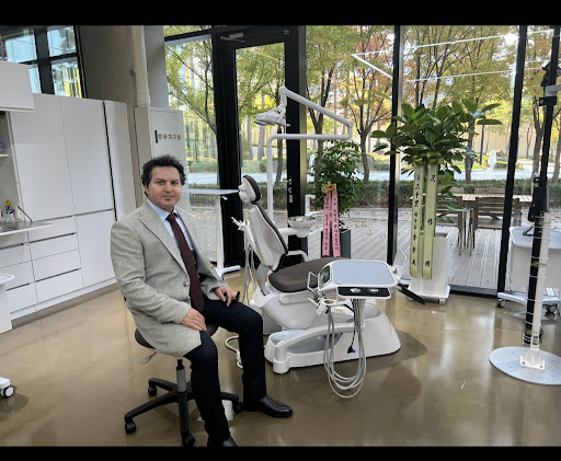 کلینیک دندانپزشکی دکتر معین